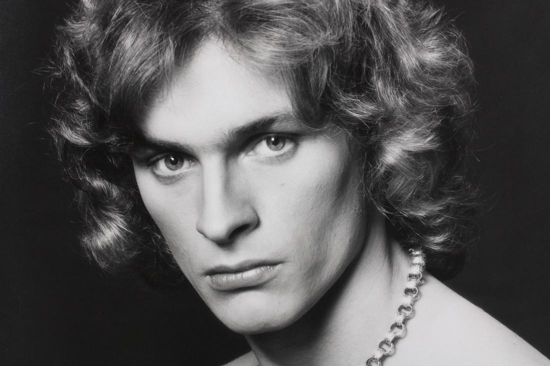 Jack Mitchell Photograph; Warhol Superstar Dorian Gray 1971: Jack Mitchell, American Photographer 1925- 2013. Single B&W photo of Warhol superstar Dorian Gary. Dated 1971. Quantity: 1 Size 14 x 11 in Photographer: Jack Mitchell Condition: (1 to 5) 3 Jack Mitche