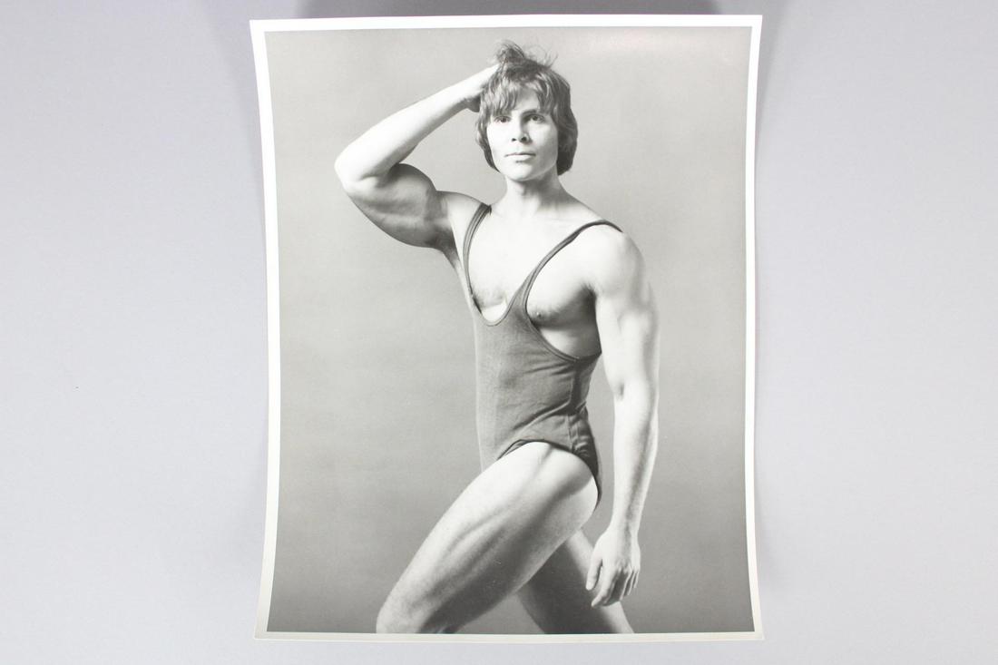 Kenn Duncan Photographs; Men in Bathing Suits and Workout Suits: Kenn Duncan American Photographer 1928 -1986. This is an excellent lot of 5 photographs of various male models posing in vintage and antique bathing suits. Quantity: 5 Size 14 x 11 in Photographer: Ke