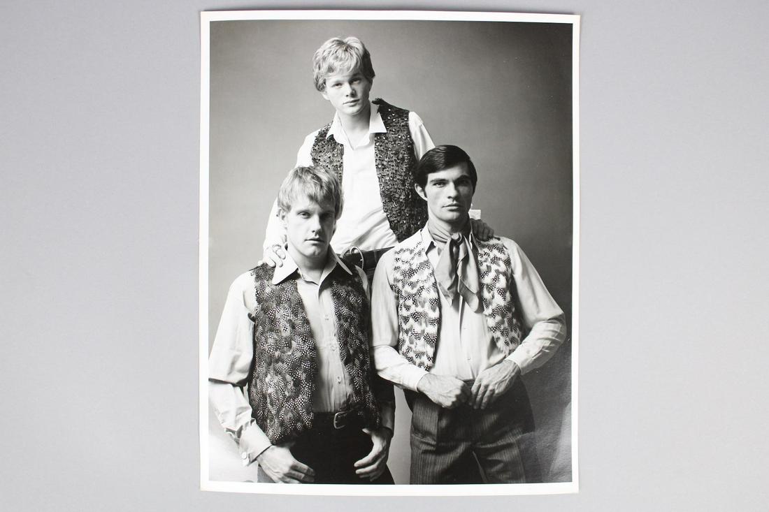 Kenn Duncan Photographs; Male Fashion Models, Cowboys and Hippies: Kenn Duncan American Photographer 1928 -1986. This lot includes 5 excellent photographs of male models wearing hats, scarfs and vests. Quantity: 5 Size 14 x 11 in Photographer: Kenn Duncan Condition: 