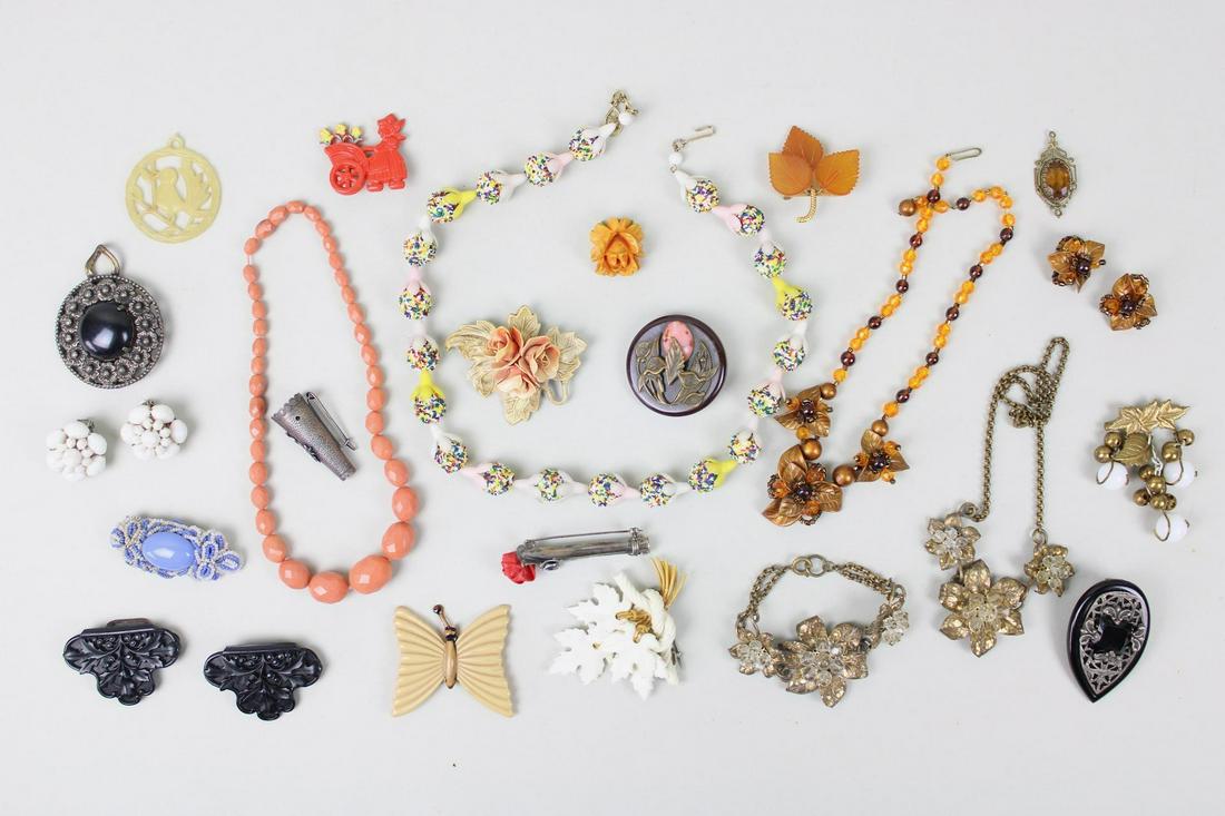 23 Piece Lot Antique Costume Jewelry, Bakelite, Celluloid, Deco & More (1 of 18)