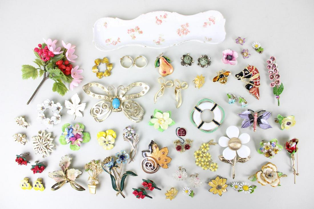 40+ Piece Lot Vintage Floral Themed Costume Jewelry (1 of 17)