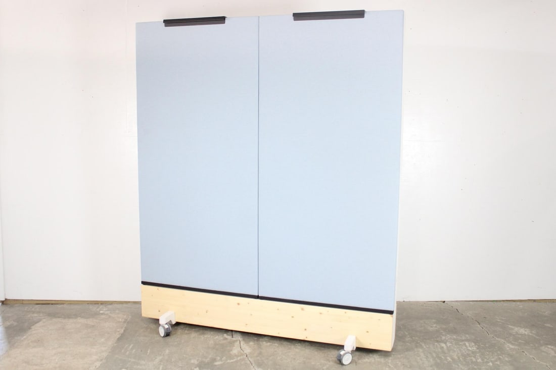 Vitra "Dancing Wall" Moveable Room Divider, Fabric Bulletin & Whiteboard Sides, 2 of 2 (1 of 7)