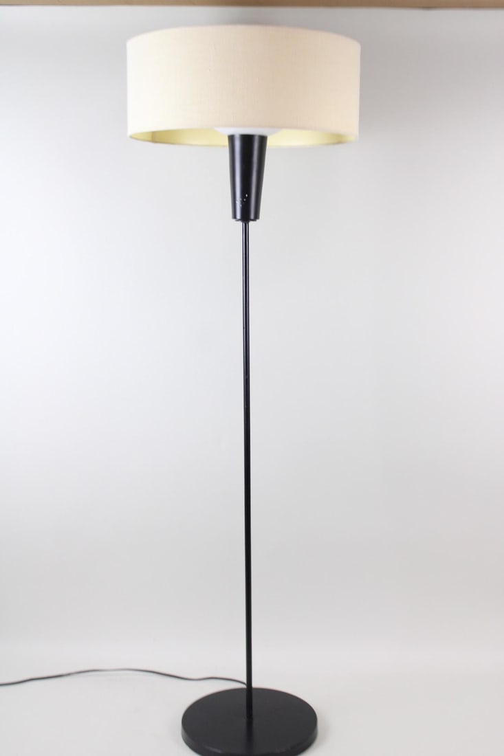 Minimalist Paul McCobb Floor Lamp (1 of 12)