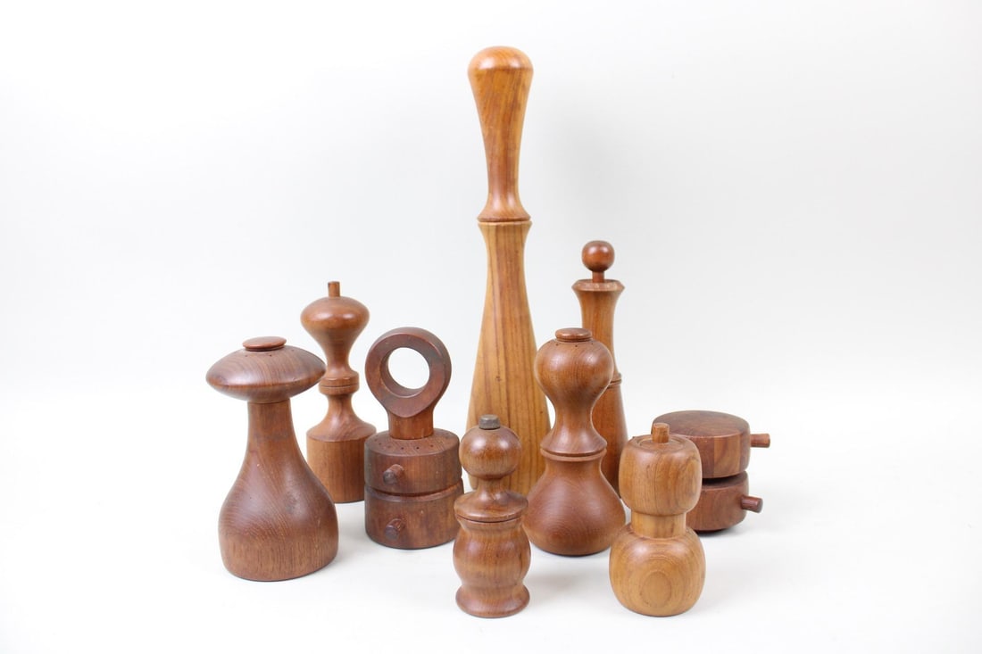 Lot of 9 Danish Modern Teak Pepper Mills, Jens Quistgaard for Dansk (1 of 13)