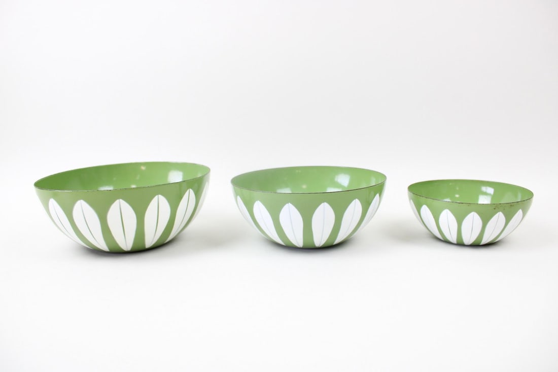 Set of 3 Mid-Century Modern Nesting Cathrineholm "Lotus" Enamel Bowls (1 of 8)