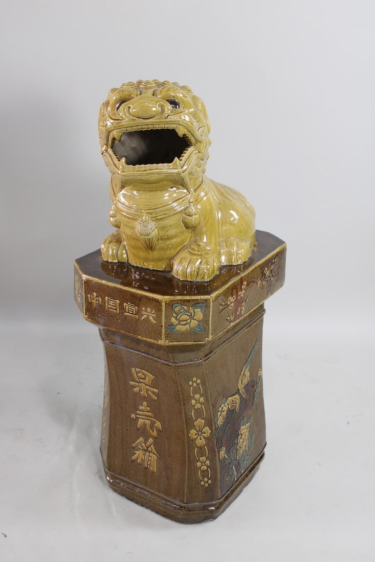 Large Chinese Ceramic Fu Dog Entry Guardian (1 of 15)