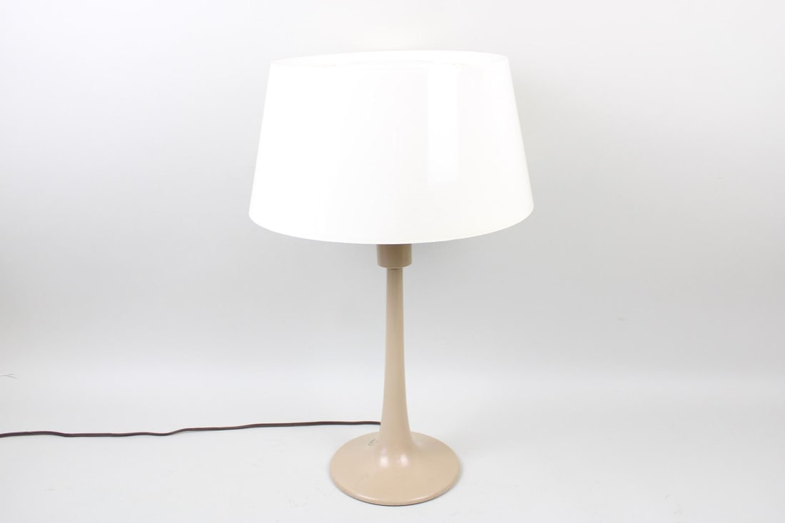 Mid-Century Modern Gerald Thurston for Lightolier Plastic Table Lamp (1 of 8)