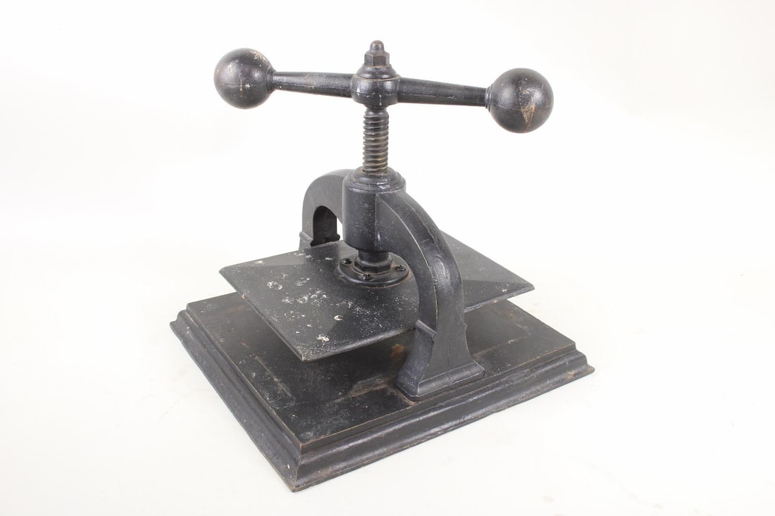 Black Painted Cast Iron Ball & Lever Book Press (1 of 9)