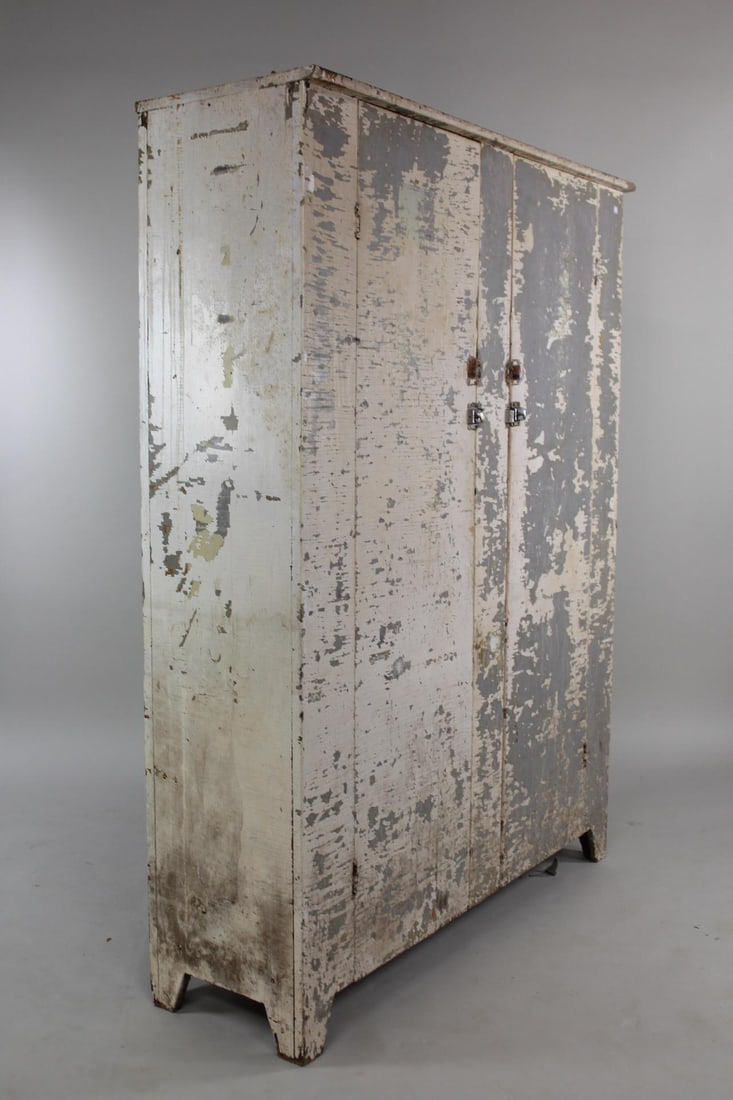 Primitive Painted 2-Door Wooden Farm House Cupboard (1 of 10)