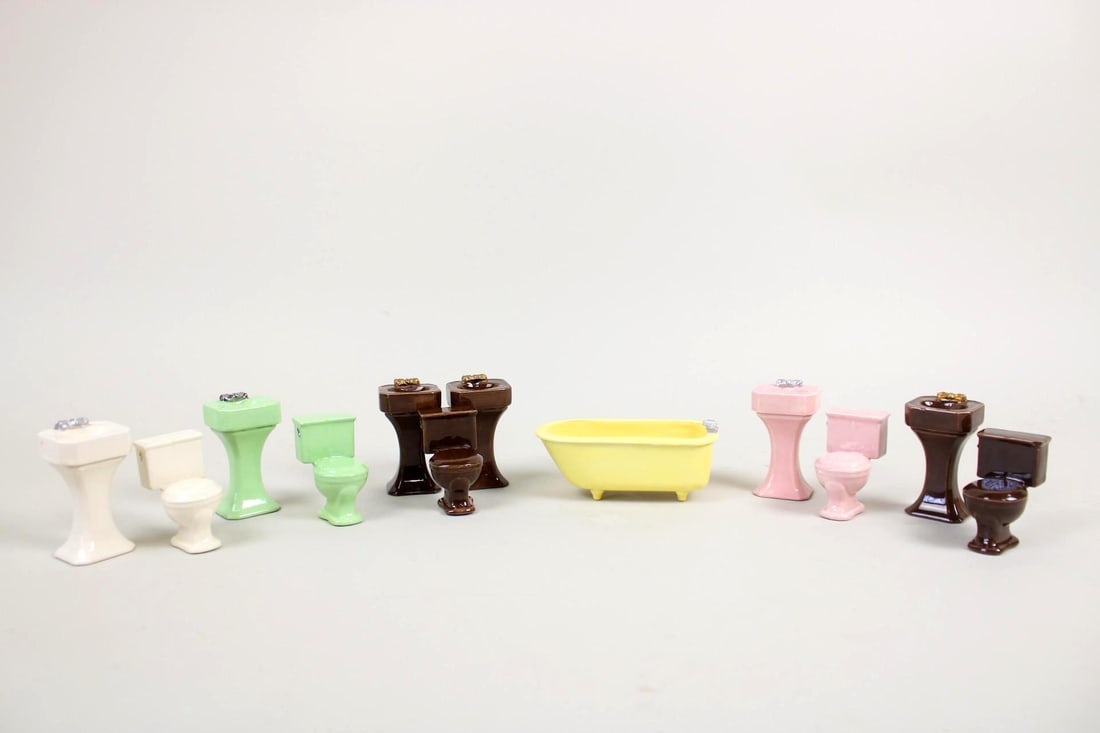 Lot of 12 Guyette Porcelain Miniature Doll Size Bathroom Sinks, Toilets, Tub (1 of 19)