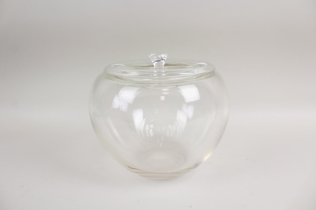 Signed Elsa Peretti for Tiffany Glass Apple Jar with Lid: Signed Elsa Peretti for Tiffany Glass Apple Jar with Lid. This small clear glass vessel is rounded like an apple with a flat bottom and removable lid, with the apple stem as knob handle. Marked on bot