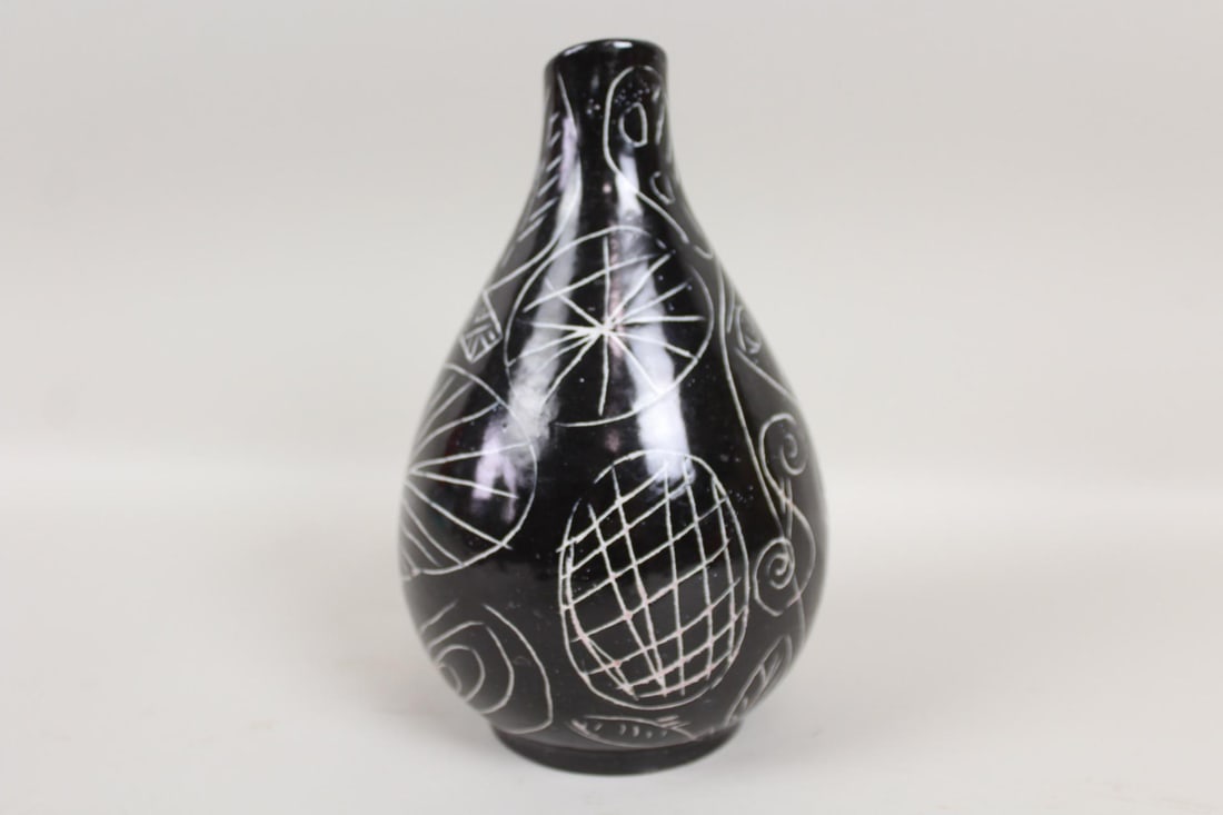 Mid-Century Modern Abstract Raymor Italian Black & White Vase: Mid-Century Modern Abstract Italian Raymor Black & White Vase. This bulbous vessel is glazed in black with white contrast line sketches all over in abstract shapes including leaves and fish. Marked on
