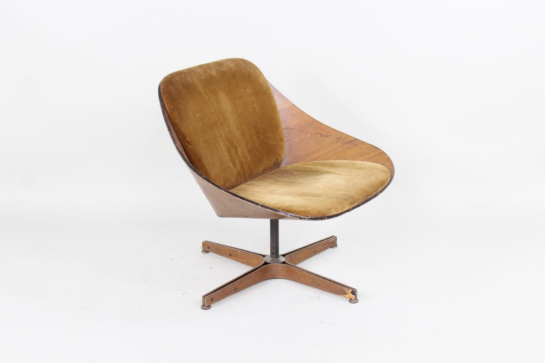 Mid-Century Modern Plycraft Bentwood & Velvet Chair, George Mulhauser: Mid-Century Modern Plycraft Bentwood & Velvet Chair, George Mulhauser. This lounge chair has a bentwood frame and mustard yellow upholstery of a velvet type fabric, with bentwood braces around the 4 f