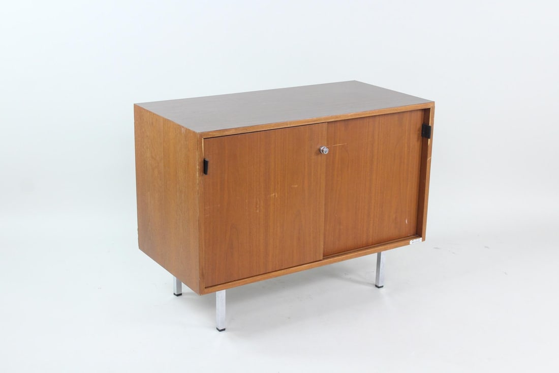 Florence Knoll 2-Door Credenza, Leather Pulls (1 of 12)