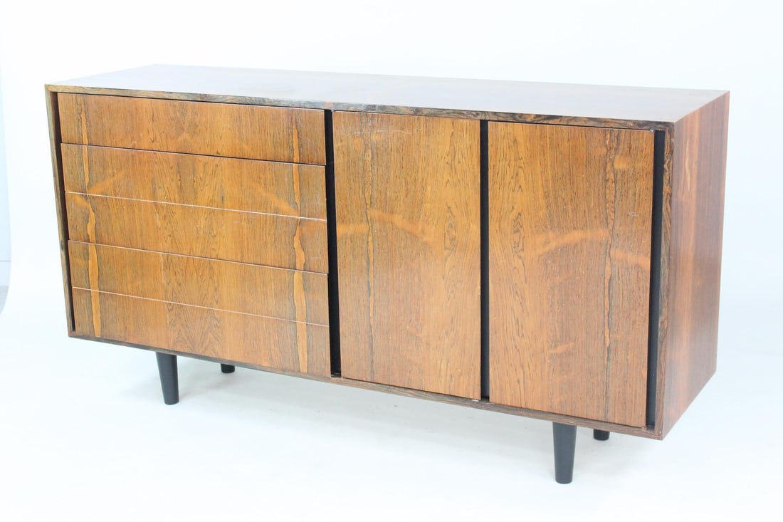 Mid Century Modern Rosewood Credenza (1 of 9)