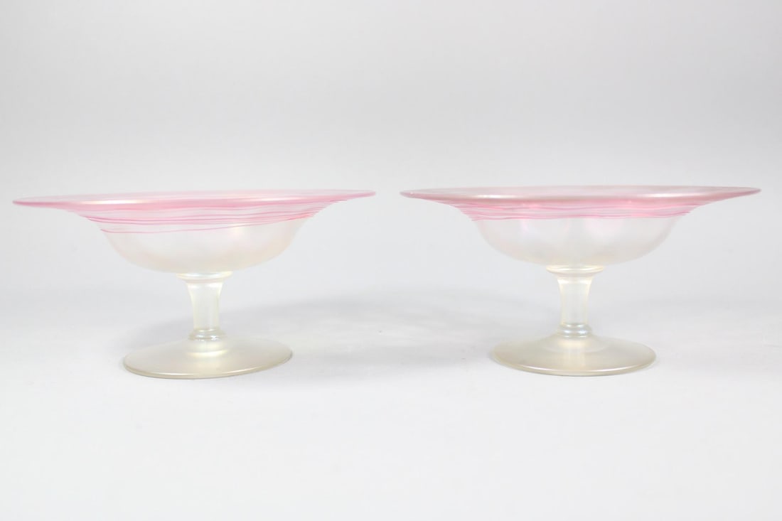 Pair of Steuben Verre de Soie Threaded Glass Compote Dishes (1 of 8)