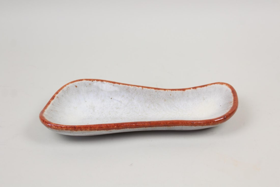 Lee Rosen Design Pottery Biomorphic Bowl: Lee Rosen Design Technics Studio Pottery Biomorphic Bowl. Gray and red glazed biomorphic shaped catch-all dish, stamped on underside by the mid-century pottery studioDesign Technics. Dimensions are 1.