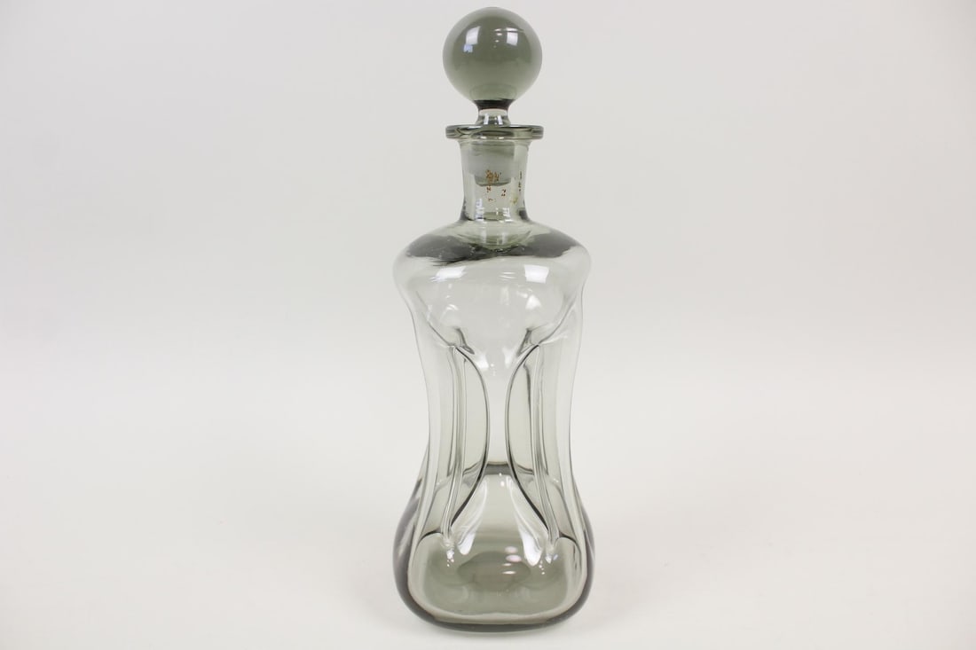 Holmegaard Kluk Kluk Smoked Glass Decanter: Holmegaard Kluk Kluk Smoked Glass Decanter with Stopper.Design by Jacob Bang, Denmark, without label. Dimensions are 11.25 in h x 3.75 in w x 3.75 in d. Condition is good with minor wear. Please call