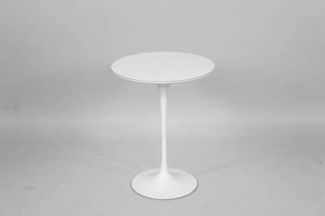 Knoll Saarinen Tulip Side Table: Mid-Century Modern Knoll Saarinen Tulip Side Table. White wood & metal side table, with Knoll International label on the underside. Dimensions are 20.5 in h x 16 in w x 16 in d. Condition is good with