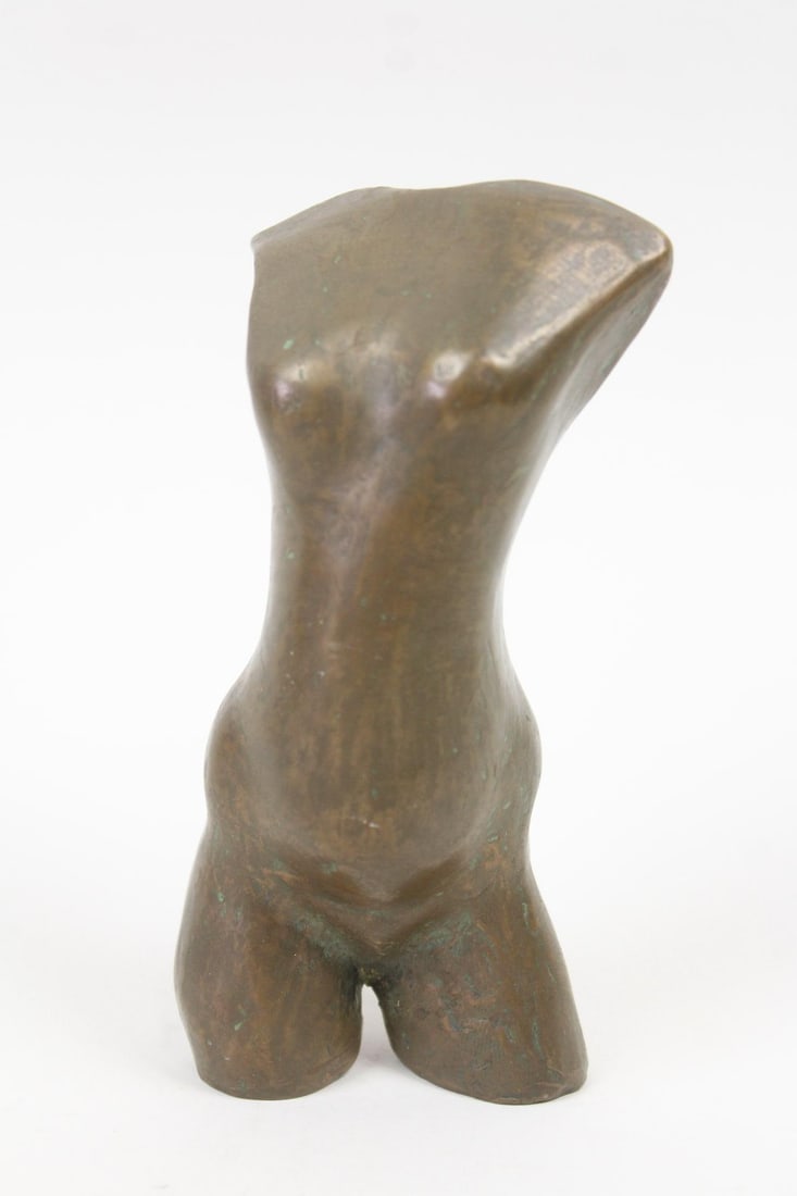 Clark Murray Minimalist Bronze Female Nude Torso Sculpture: Clark Murray Modernist Bronze Female Nude Torso Sculpture. Small bronze sculpture of a female torso by the artist Clark Murray (American 1937-2022.) Unsigned. Dimensions are 5.75 in h x 3 in w x 2 in 