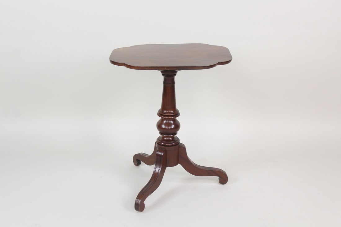 Federal Style Mahogany Tilt Top Side Table (1 of 10)