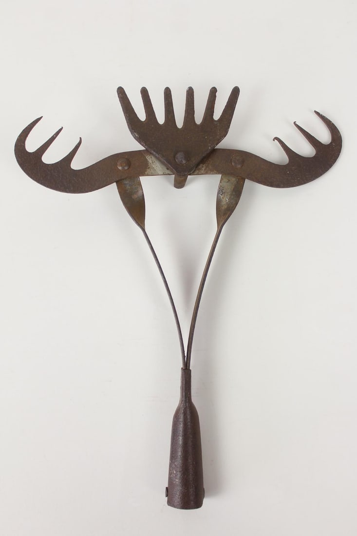 Norlund's Spring Loaded Iron Fish Gaff (1 of 8)