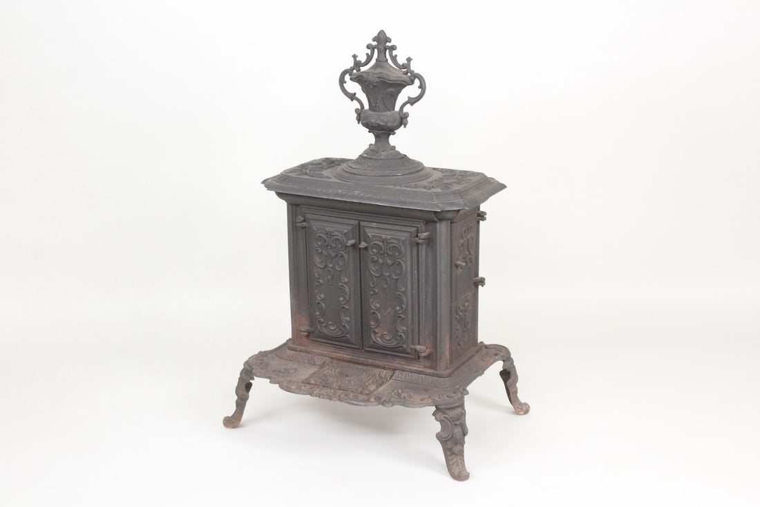 Cast Iron Parlor Stove, Shear & Packard Albany NY: Victorian Ornate Cast Iron Parlor Stove, Shear & Packard Albany NY. cast iron stove with double door front and ornate urn shaped cover. MarkedShear & Packard Albany and Pat'd 1850. Dimensions are 38.5