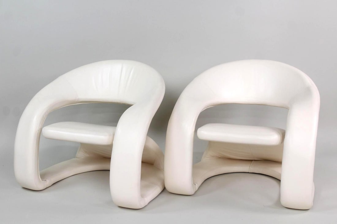Pair of White Leather Jaymar Tongue Chairs, 1 of 2 (1 of 11)
