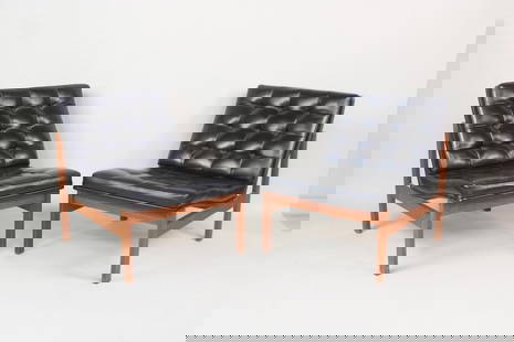 Pair of Black Torben Lind & Ole Gjerlov Modular Seating Group Chairs: Pair of Black Torben Lind & Ole Gjerlov Modular Seating Group Chairs. This is a fantastic pair of black lounge chairs with a geometric frame. It has a France and Son sticker on the bottom of the frame