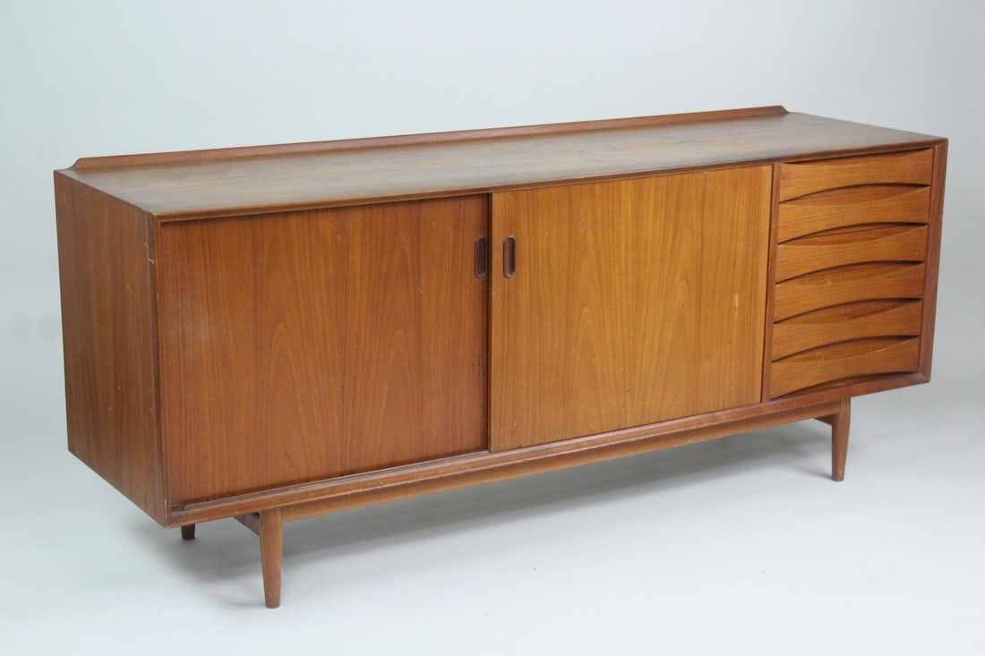 Arne Vodder Danish Modern Teak Credenza: Arne Vodder Danish Mid-Century Modern Teak Credenza. Large credenza made of teak, with 6 drawers on the right and 2 shelved section with sliding doors on the left. Back panel has been replaced. Attrib
