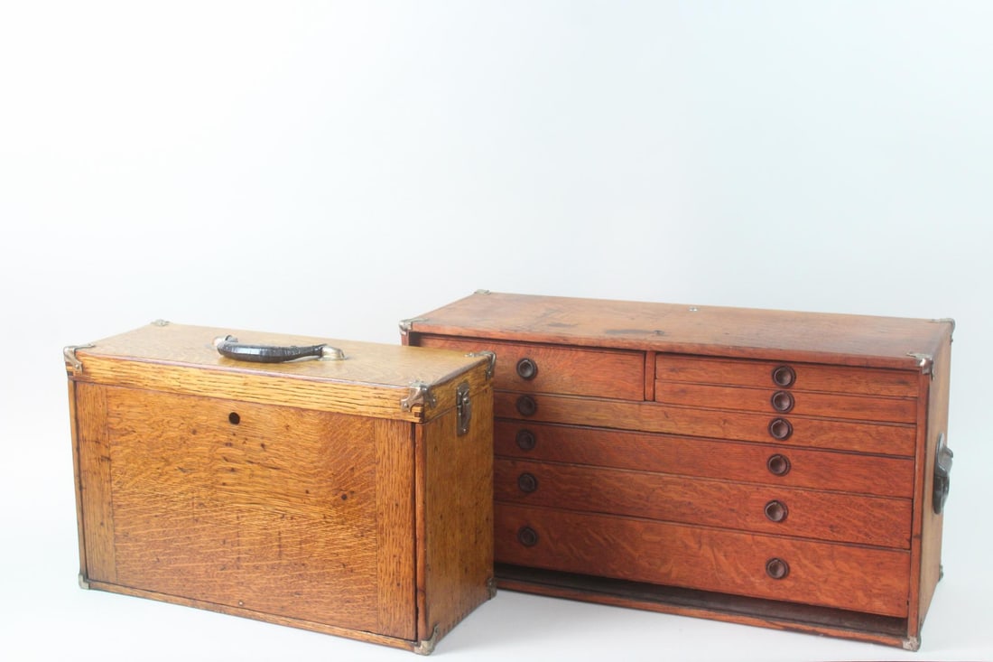 Lot of 2 Oak Machinist Chests, Multi Drawers: Lot of 2 Oak Machinist Chests, Multi Drawers. One is missing the front lid it appears, the front of the other comes out and doesnt stay shut easily. Dimensions are 13.5-14 in h x 20.5-26.5 in w x 8-10