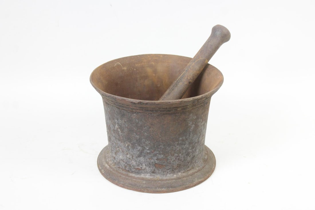 Large Cast Iron Apothecary Mortar & Pestle (1 of 8)