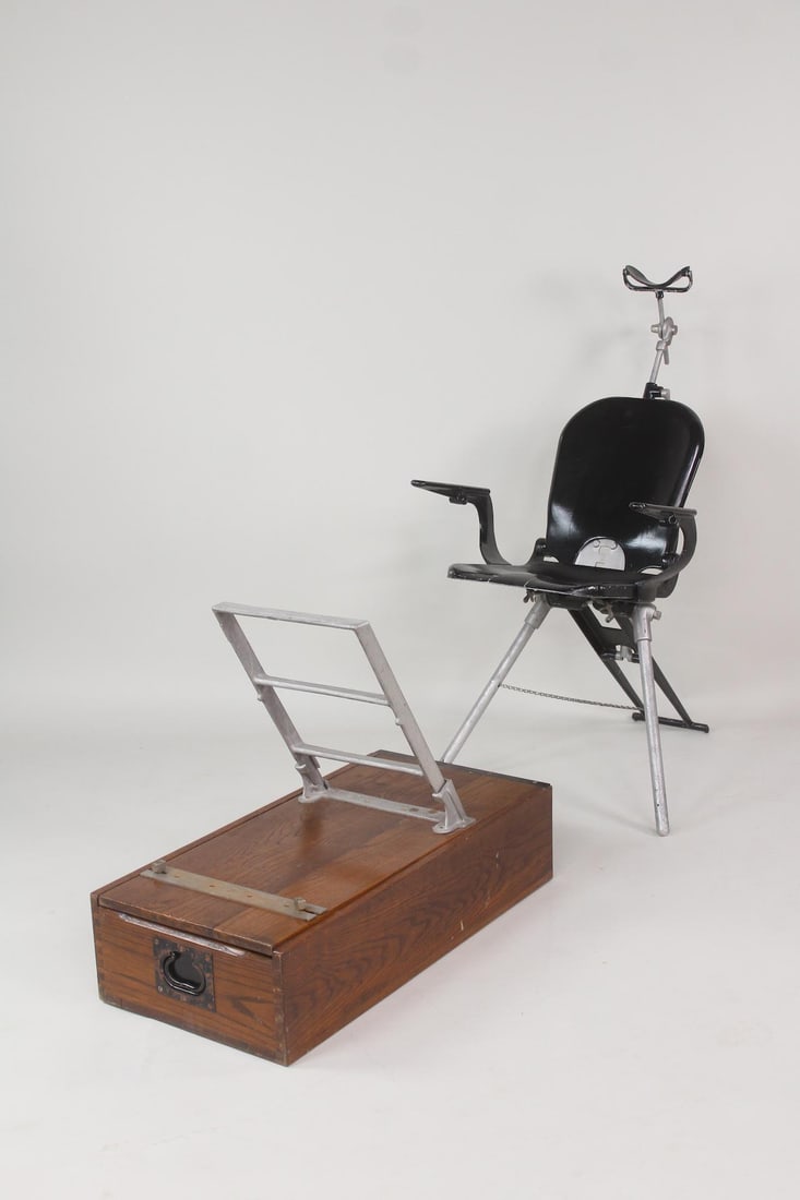 S.S. White Portable Aluminum Military Field Dentist Chair in Oak Case (1 of 20)