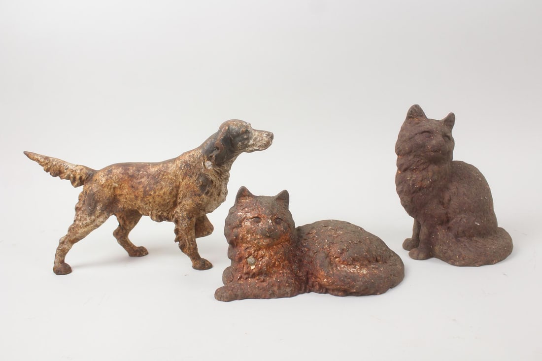 Lot of 3 Rusty Cast Iron Garden Ornament Doorstops, Cats & Pointer Dog: Lot of 3 Rusty Cast Iron Garden Ornament Doorstops, Cats & Dog. These are actual cast iron doorstops that someone used in their garden. Hence the rust. Dimensions are 5.5-9 in h x 6.25-15.75 in w x 3.