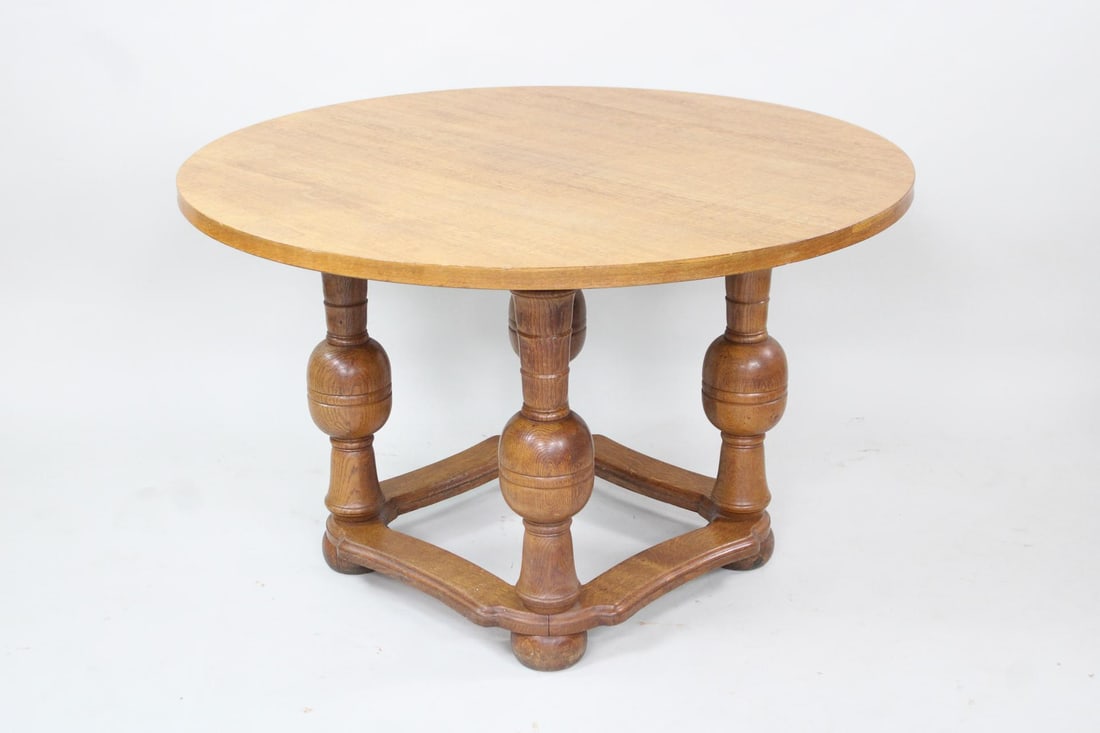French Provincial Style Wooden Coffee Table, Knobby Legs (1 of 8)