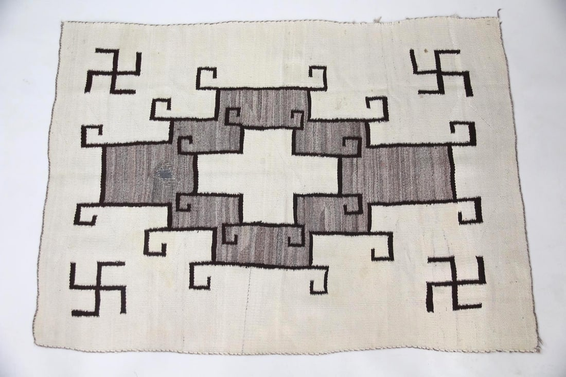 Navajo Dine Rug with Whirling Logs (1 of 8)