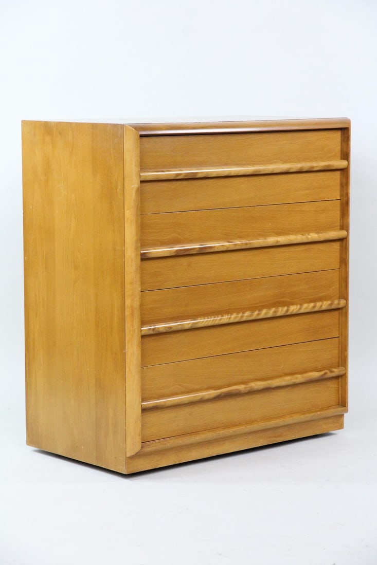 4-Drawer Dresser, T. H. Robsjohn-Gibbings for Widdicomb: Mid-century Modern Chest of Drawers, T. H. Robsjohn-Gibbings for Widdicomb. A blonde wood dresser that has 4 drawers with elongated sculptural handles and divided compartments in the top drawer. Label