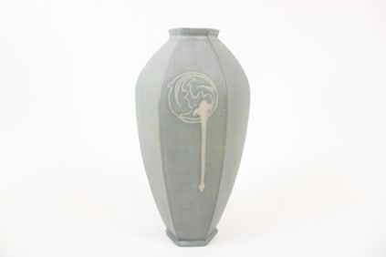 Roseville Rosecraft Hexagon Green Pottery Vase