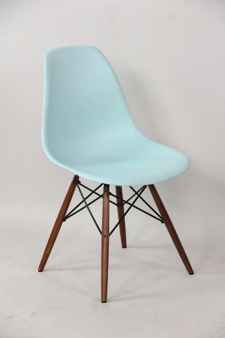 Contemporary Eames Herman Miller Robins Egg Chair (1 of 11)