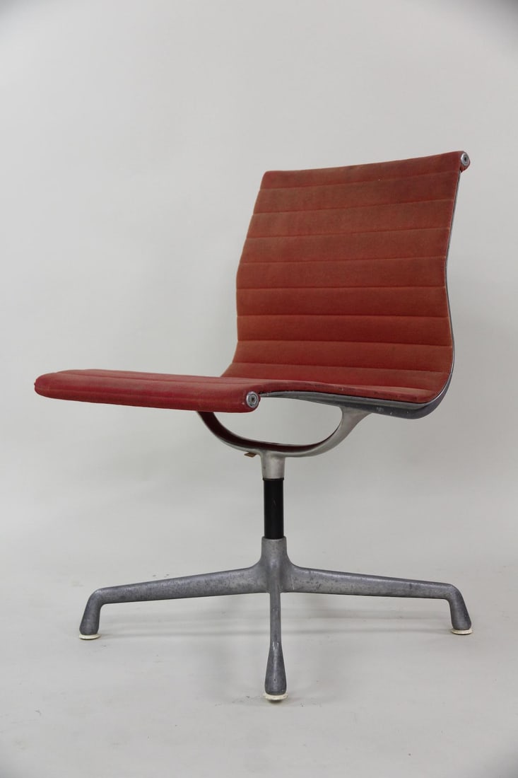 Herman Miller Eames Aluminum Group Chair: Mid-Century Modern Herman Miller Eames Aluminum Group Chair. Swivel chair upholstered in red fabric. With Herman Miller stamp in the frame and tag. Dimensions are 33 in h x 20.75 in w x 23.5 in d. Sea