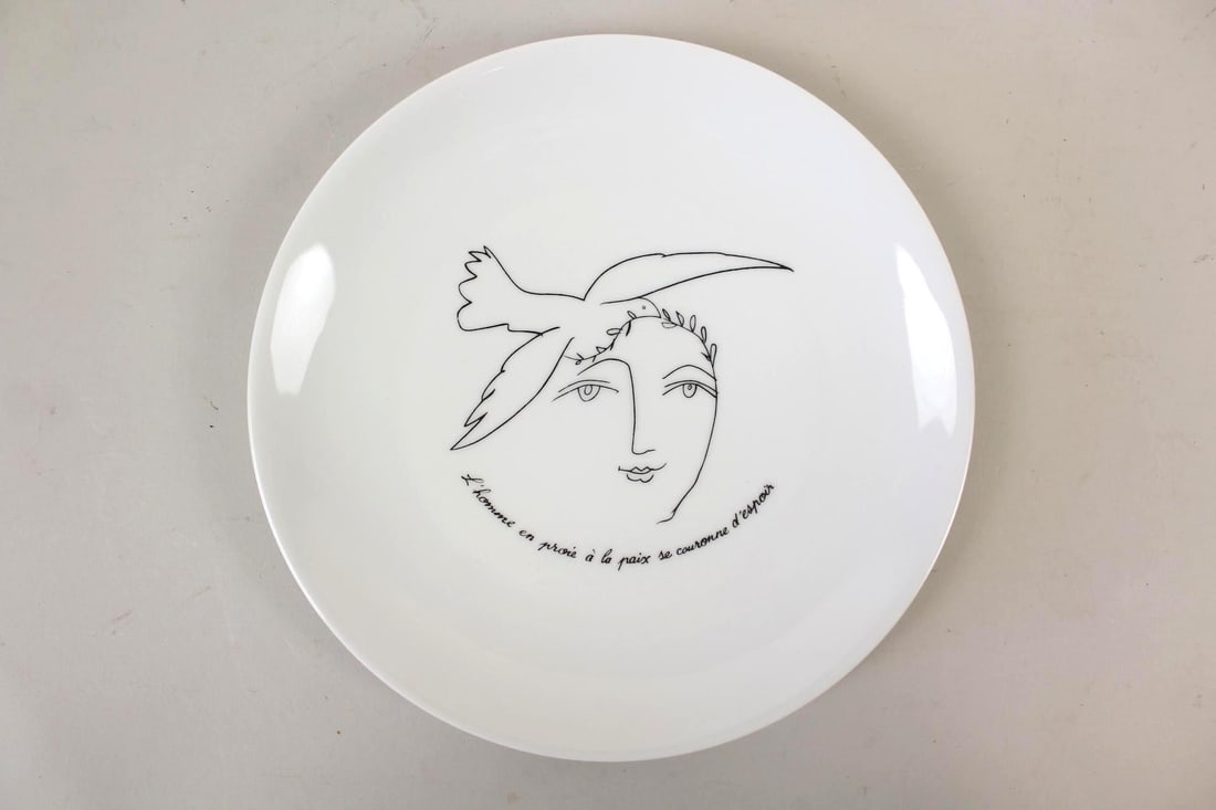 Porcelain Plate with Picasso Drawing & Paul Eluard Text, Limoges: French Limoges Ceramic Plate with Picasso Drawing & Paul Eluard Text. A decorative white porcelain plate produced by Limoges. It features the Pablo Picasso (1881-1973) black line drawing "The Face of