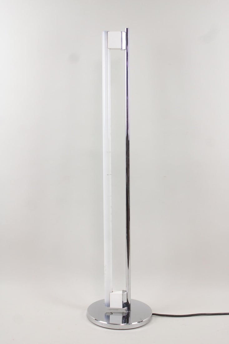 Eileen Gray Minimalist Tube Light Lamp: Eileen Gray Minimalist Tube Light Floor Lamp. Floor lamp made of chrome-plated steel and flourescent tube. Dimensions are 41.5 in h x 9 in w x 9 in d. Condition is good with minor scuffs and surface w