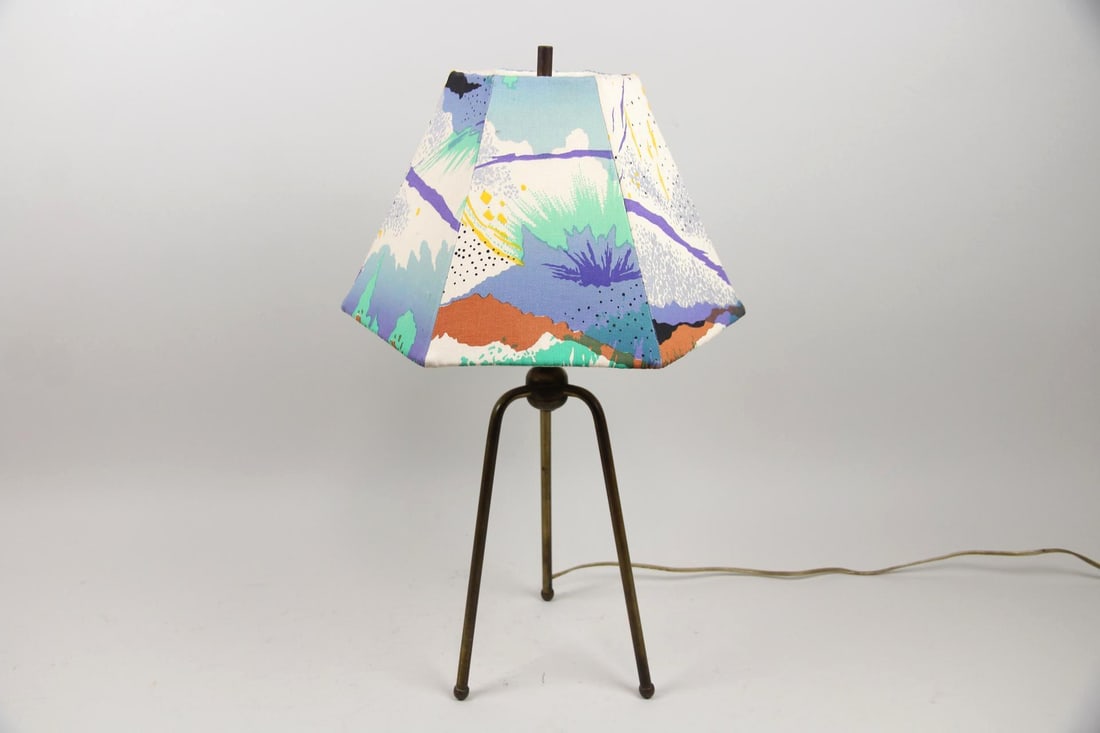 Tripod Table Lamp with Patterned Fabric Shade: Mid Century Modern Tripod Lamp with Abstract Lampshade. This lamp has a metal tripod base and a hexagonal fabric lampshade with a colorful, painterly pattern. Dimensions of lamp are 23 in h x 8 in w x