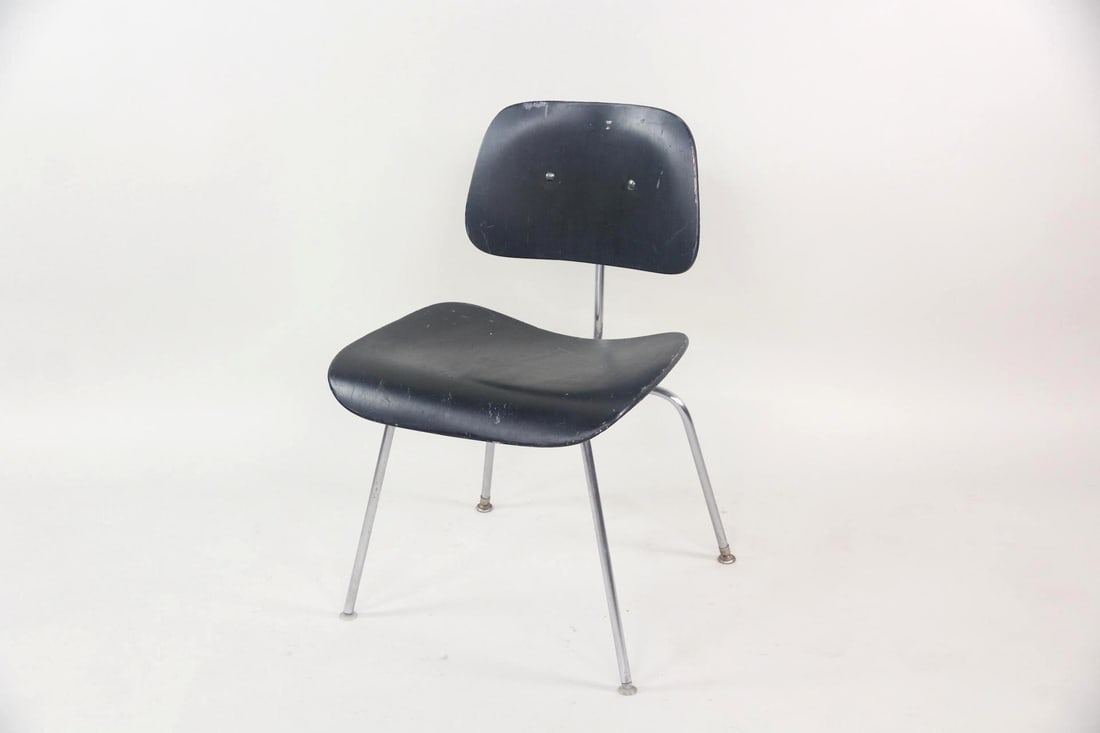 Molded Plywood & Metal Eames DCM Chair: Mid-Century Modern Eames DCM Chair. This char has curved wooden seat & back rests painted black, on an angled metal frame with 4 splayed bent legs. No maker's mark, we believe this is the 'DCM' chair