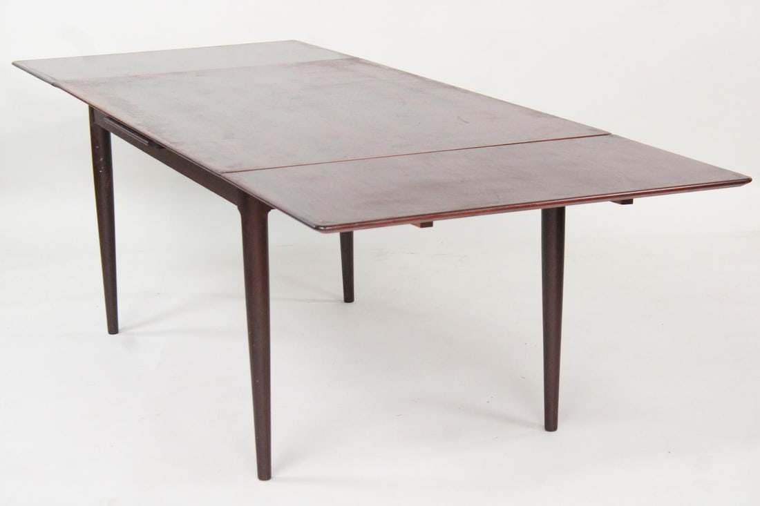 Moreddi Danish Modern Rosewood Dining Table: Moreddi Danish Mid-Century Modern Rosewood Dining Table with Leaves. Beautiful rectangular dining table made of rosewood, with 2 extending leaves. Marked Moreddi Danmark on underside. Dimensions are 2