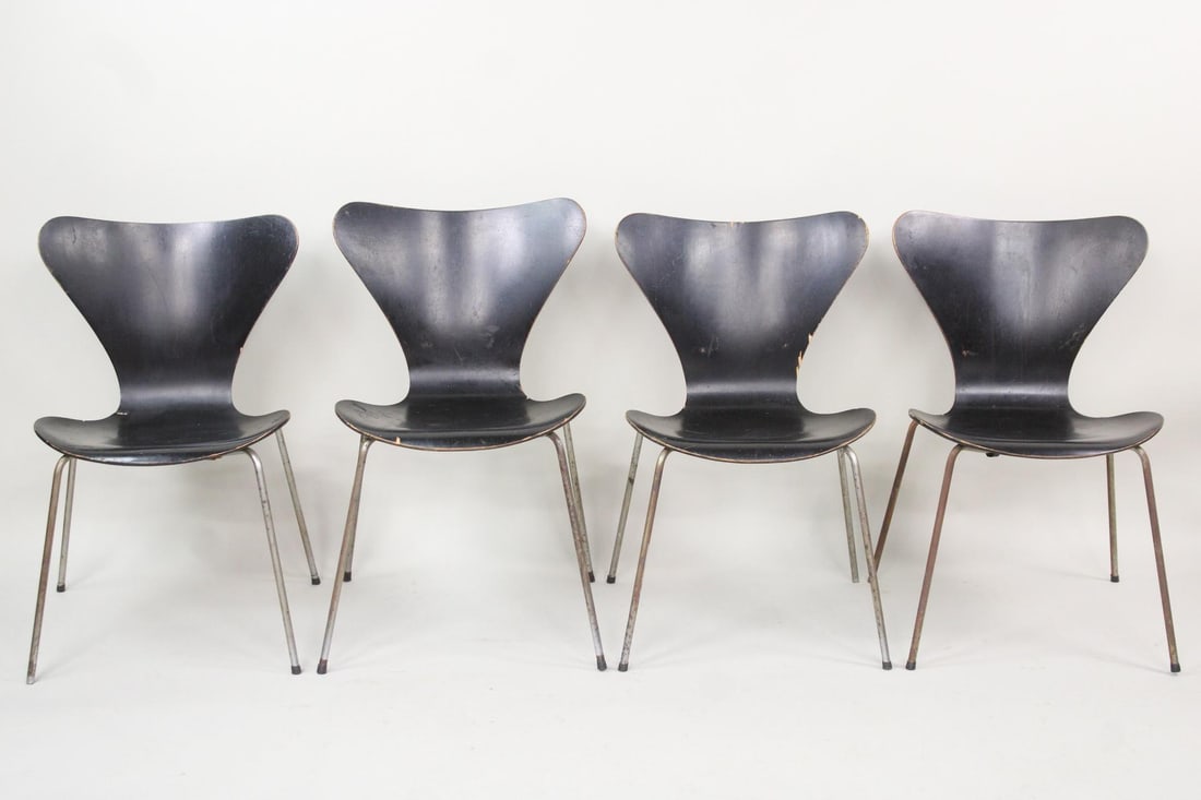 Set of 4 Arne Jacobsen for Fritz Hansen Stacking Chairs: Set of 4 Danish Mid-Century Modern Arne Jacobsen for Fritz Hansen Stacking Butterfly Chairs. Matching set of stacking bentwood chairs with black finish, marked Fritz Hansen on underside. Dimensions ar