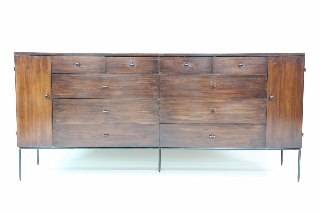 Paul McCobb Planner Group 20 Drawer Dresser Credenza: Mid-Century Modern Paul McCobb Planner Group Twenty Drawer Dresser Credenza. Large wooden chest of drawers has clean, simple lines, extensive storage, iron legs and T-pull metal hardware. Dimensions a