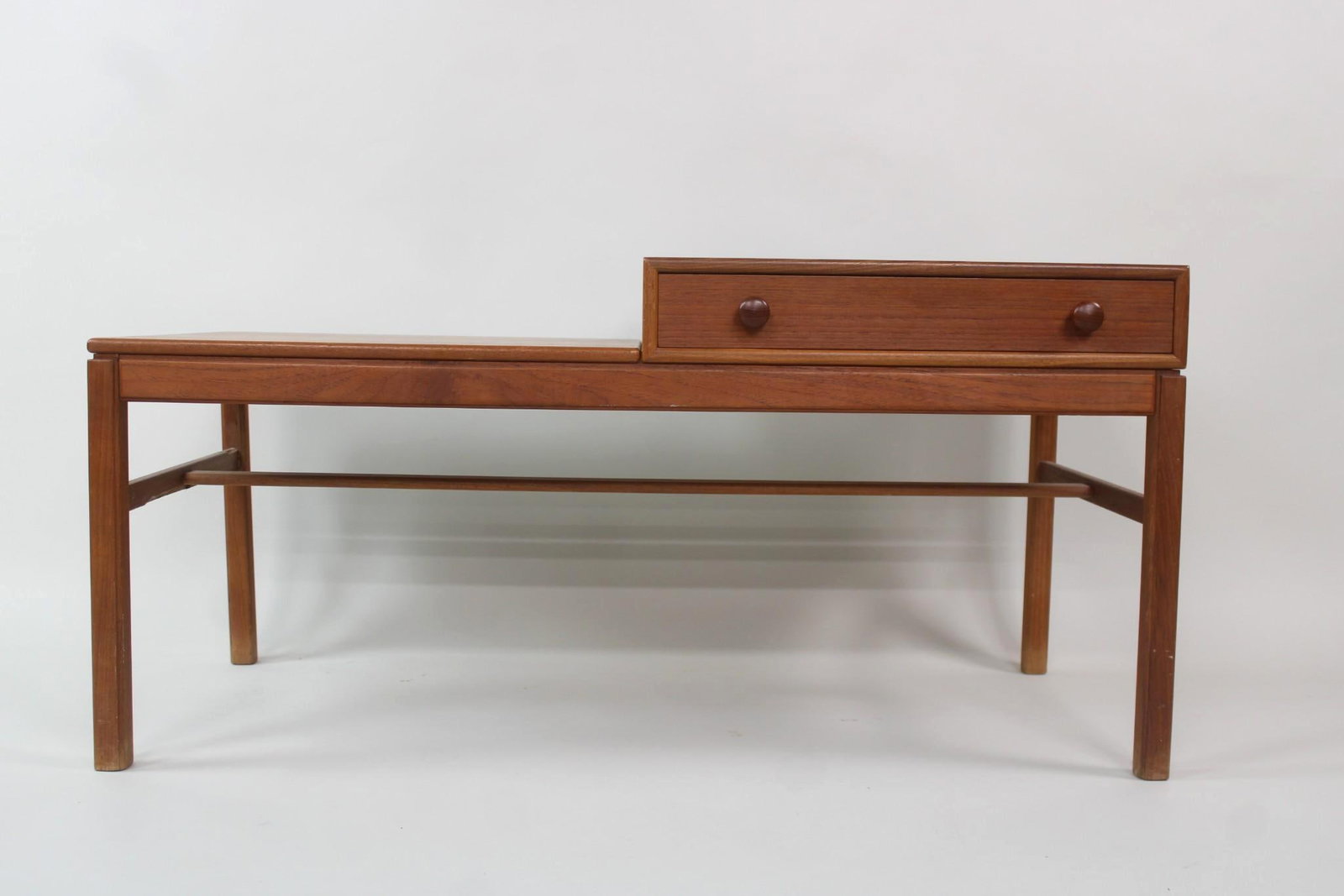 Swedish Teak Bench with Drawer, Engstrom & Myrstrand: Swedish Mid-Century Modern Teak Bench with Drawer, Engstrom & Myrstrand. From the "Casino" line, designed by Sven Engstrom and Gunnar Myrstrand for Tingstroms Bra Bohag. Marked on underside. Dimension