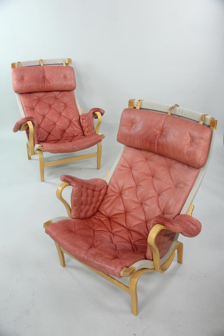 Pair of Salmon Leather Pernilla Lounge Chairs, Bruno Mathsson for Dux: Pair of Salmon Leather Scandinavian Mid-Century Modern Pernilla Lounge Chairs, Bruno Mathsson for Dux. Matching pair of Pernilla lounge chairs by Bruno Mathsson, featuring a bent beech plywood frame a