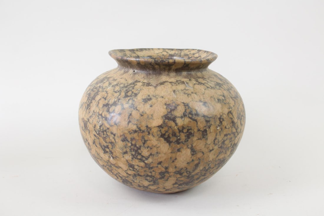 Hiroshi Nakayama Studio Pottery Vessel: Hiroshi Nakayama Modernist Studio Pottery Vase. Beautiful pot by contemporary Massachusetts potter Hiroshi Nakayama (Japanese American 20th/21st C.) In the artist's "Signature Glaze" and stamped on un
